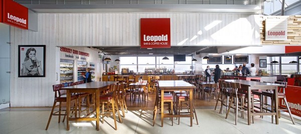 Industrial pendant lighting at this café in Dublin Airport