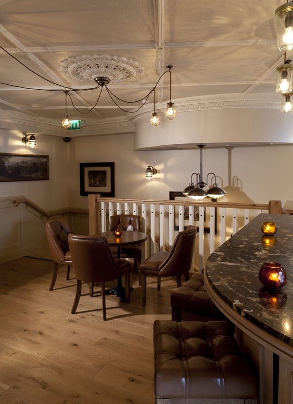 The Magpie Inn, Dublin features our cluster pendant lights which add an industrial aesthetic to the area. 