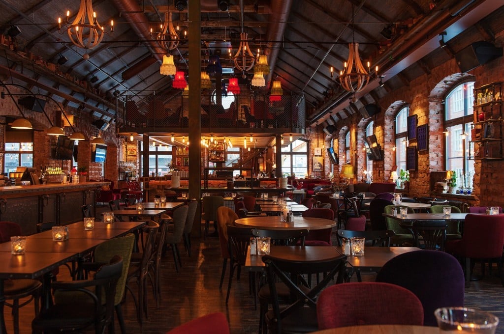 Four design tips that you should consider when choosing pub lighting