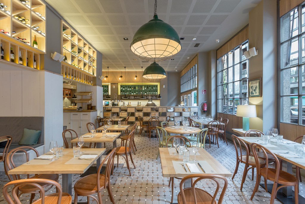 Les Cepas de Estraunza, Bilbao features Mullan Lighting's Brussels pendants