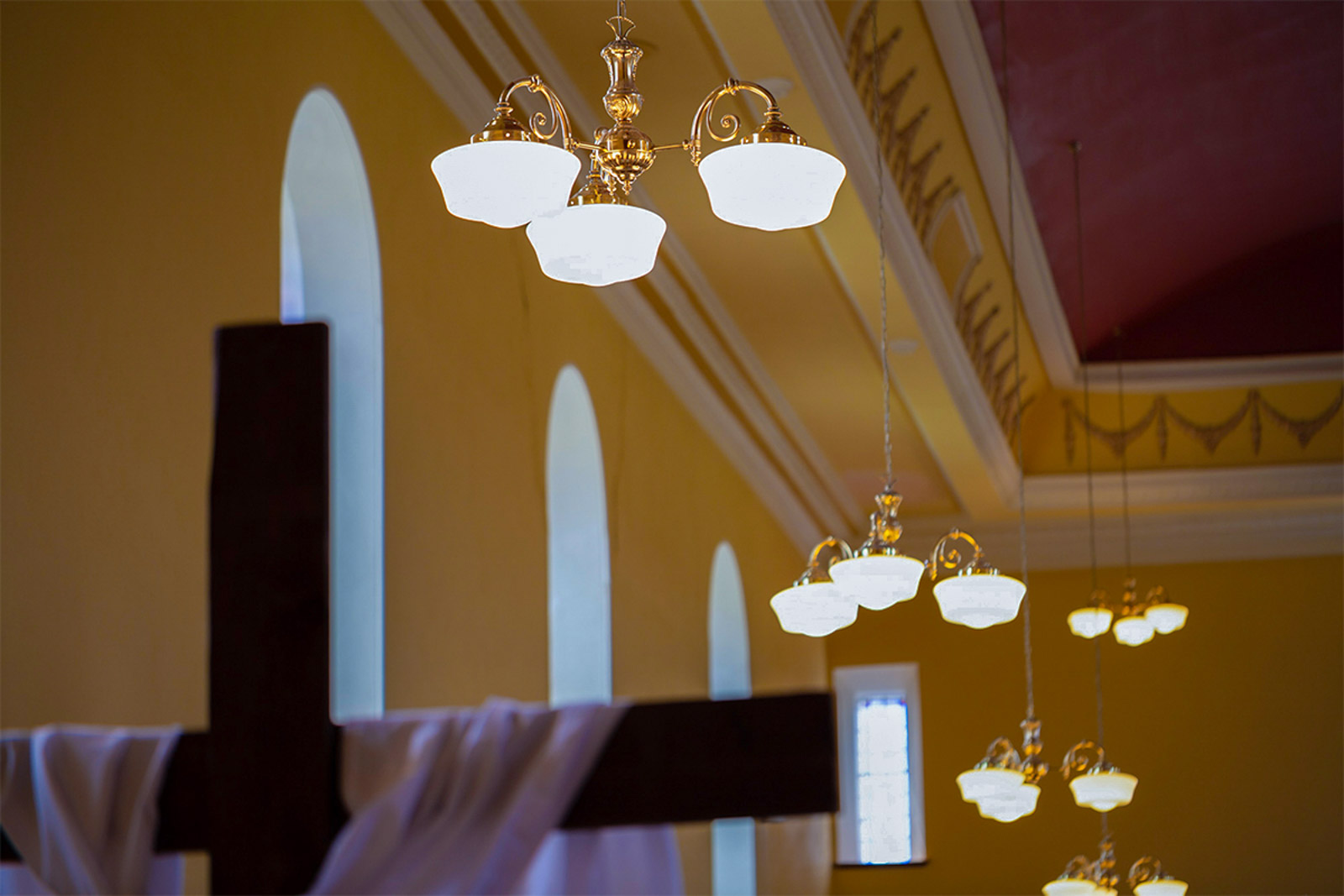 clones-1920s-schoolhouse-chandelier