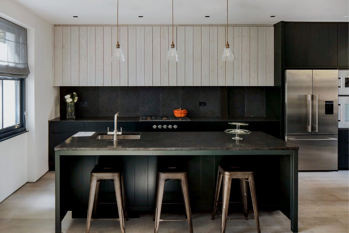 How to Arrange and Hang Pendant Lights Over a Kitchen Island 