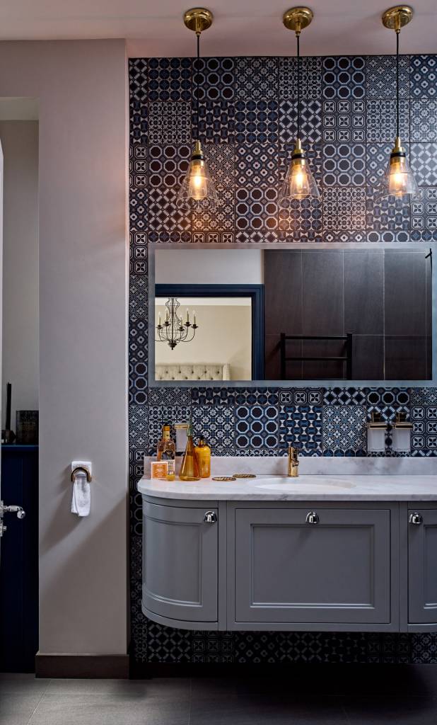 Our Kairi pendants warm the ensuite bathroom of this Georgian home.