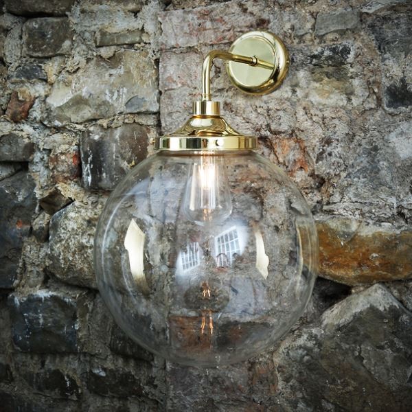 The Laguna wall light is an elegant wall light that provides a spectrum of light across a wide area. 