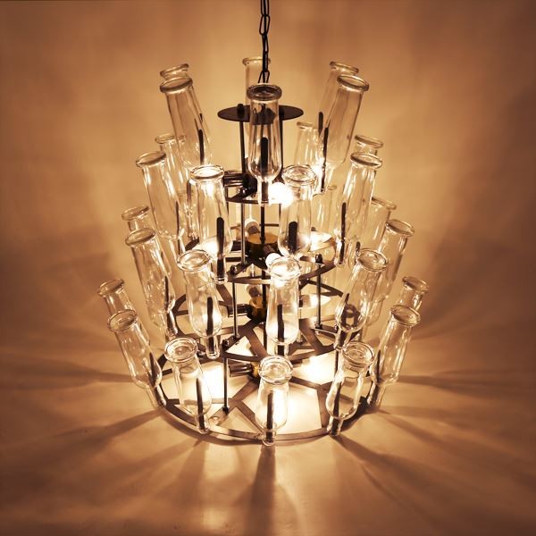 Decadent and striking, the Laragh industrial chandelier will bring a touch of opulence to dark corners. It makes a great addition to your living room or home bar to surprise your guests with their colorful warm lights.
