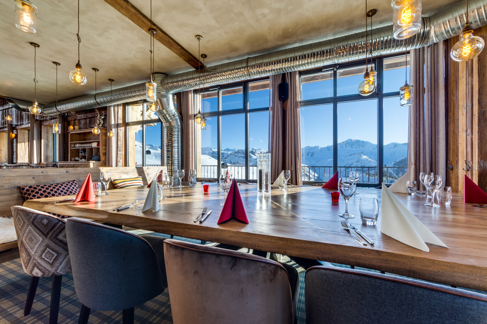 Vintage pendants in the restaurant of Le Refuge de Solaise