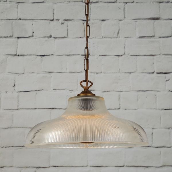 Simple and elegant, the London prismatic railway pendant 38cm is the perfect addition to your home. Its soft, flowing light will bring tranquility to any room. .
