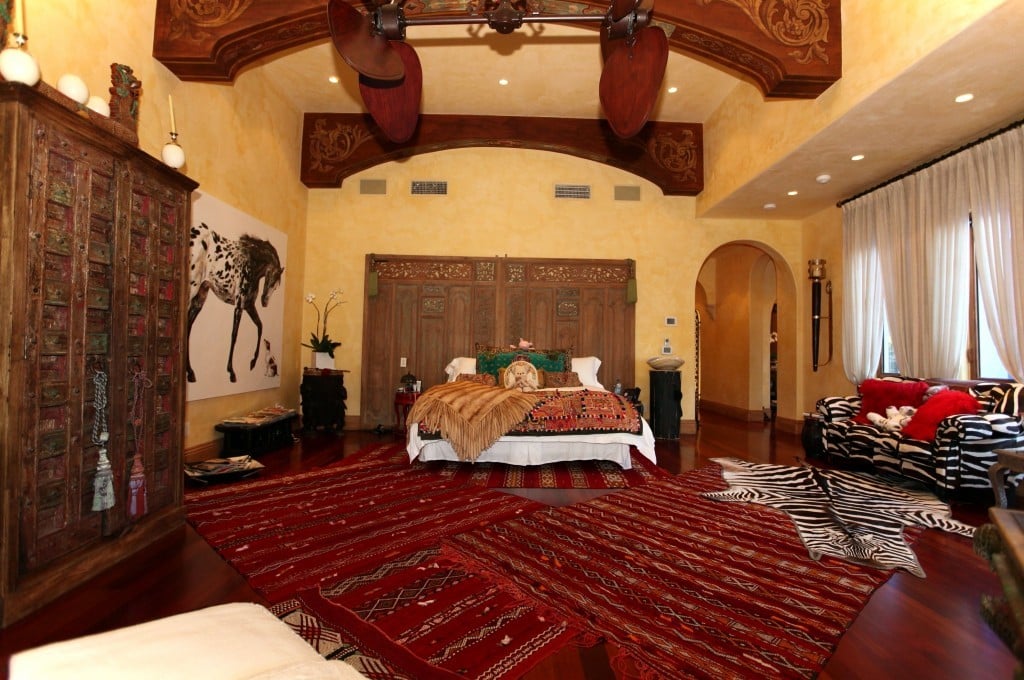 Tips on decorating your bedroom with Moroccan-inspired lighting