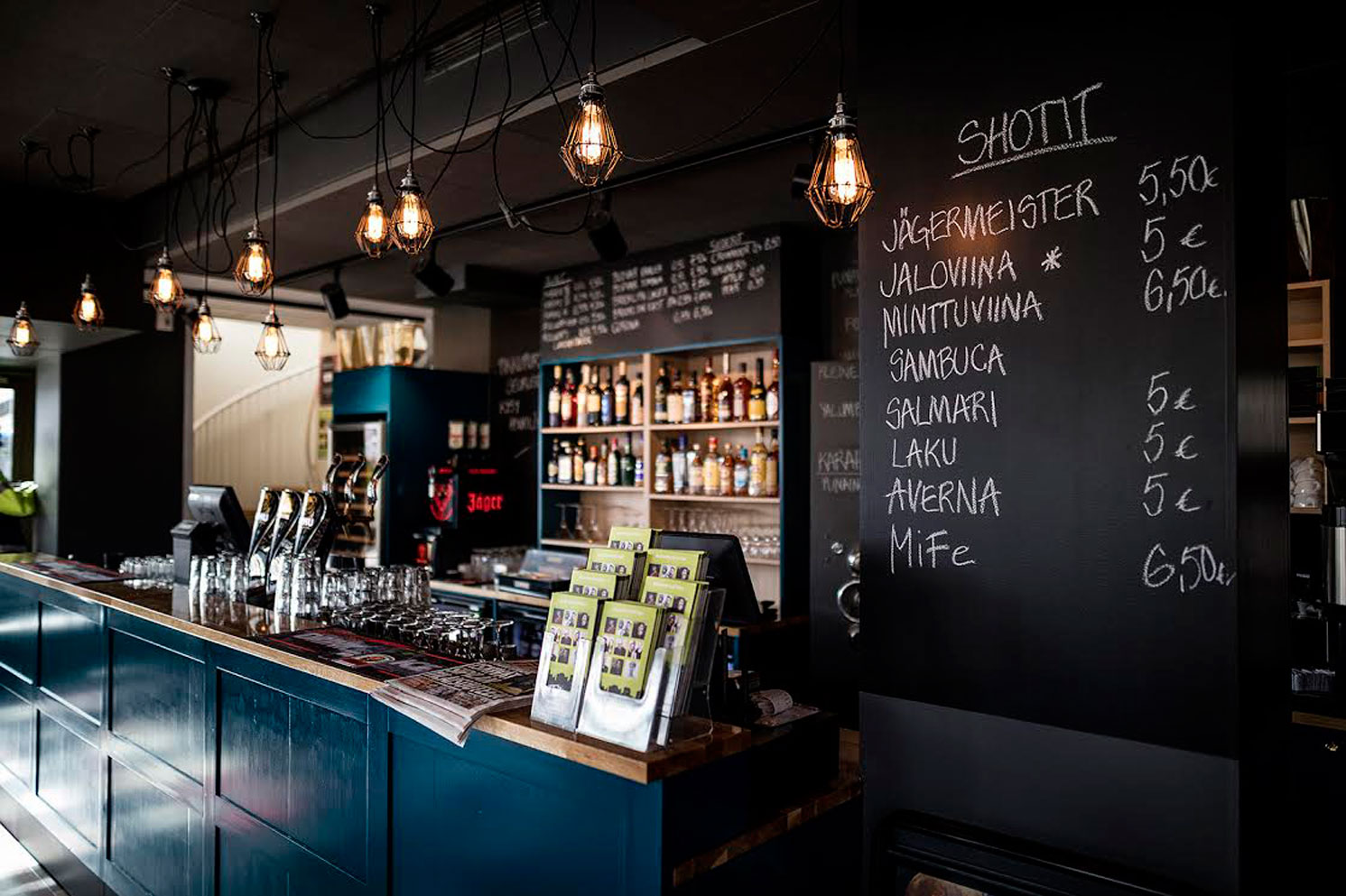 Crafting the essential pub experience with good lighting design