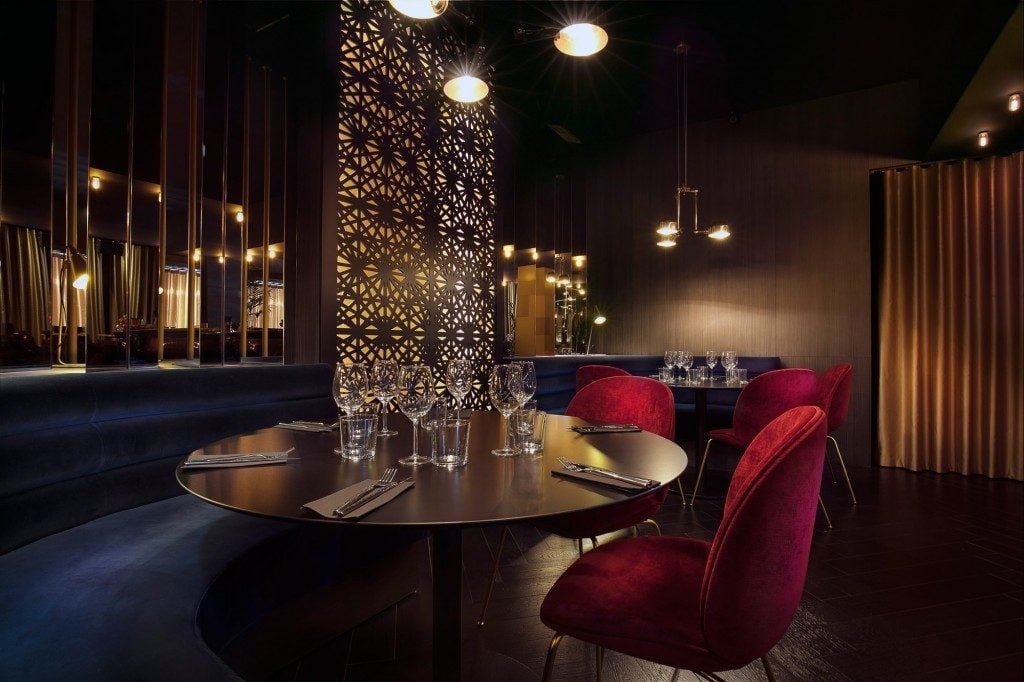 Our Neiva chandelier creates a striking centre-piece in this restaurant lighting project