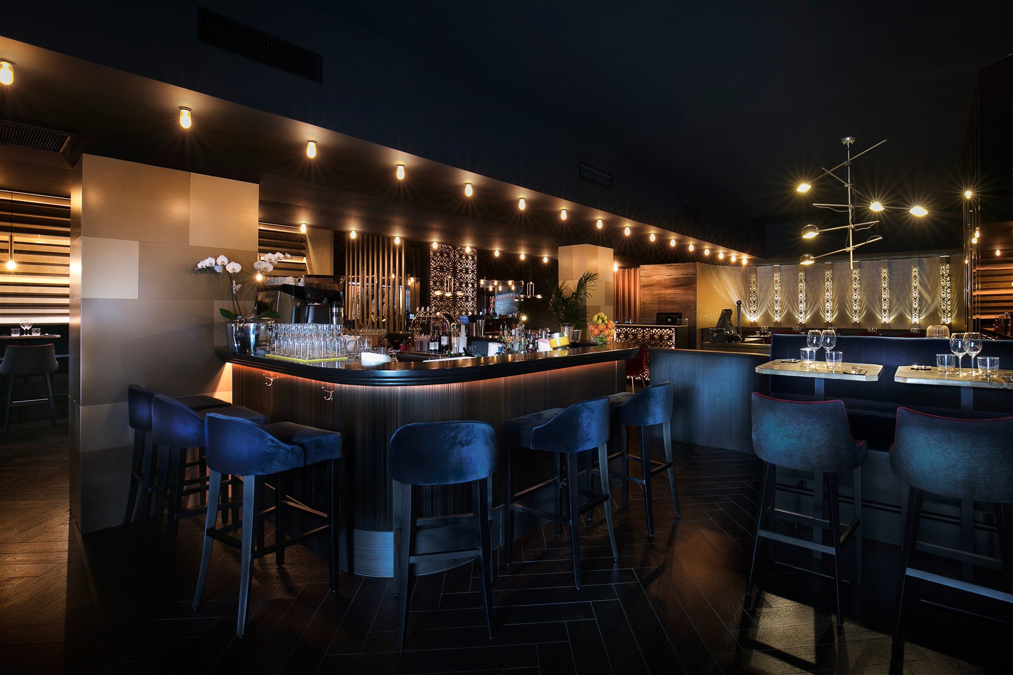 restaurant interior lighting