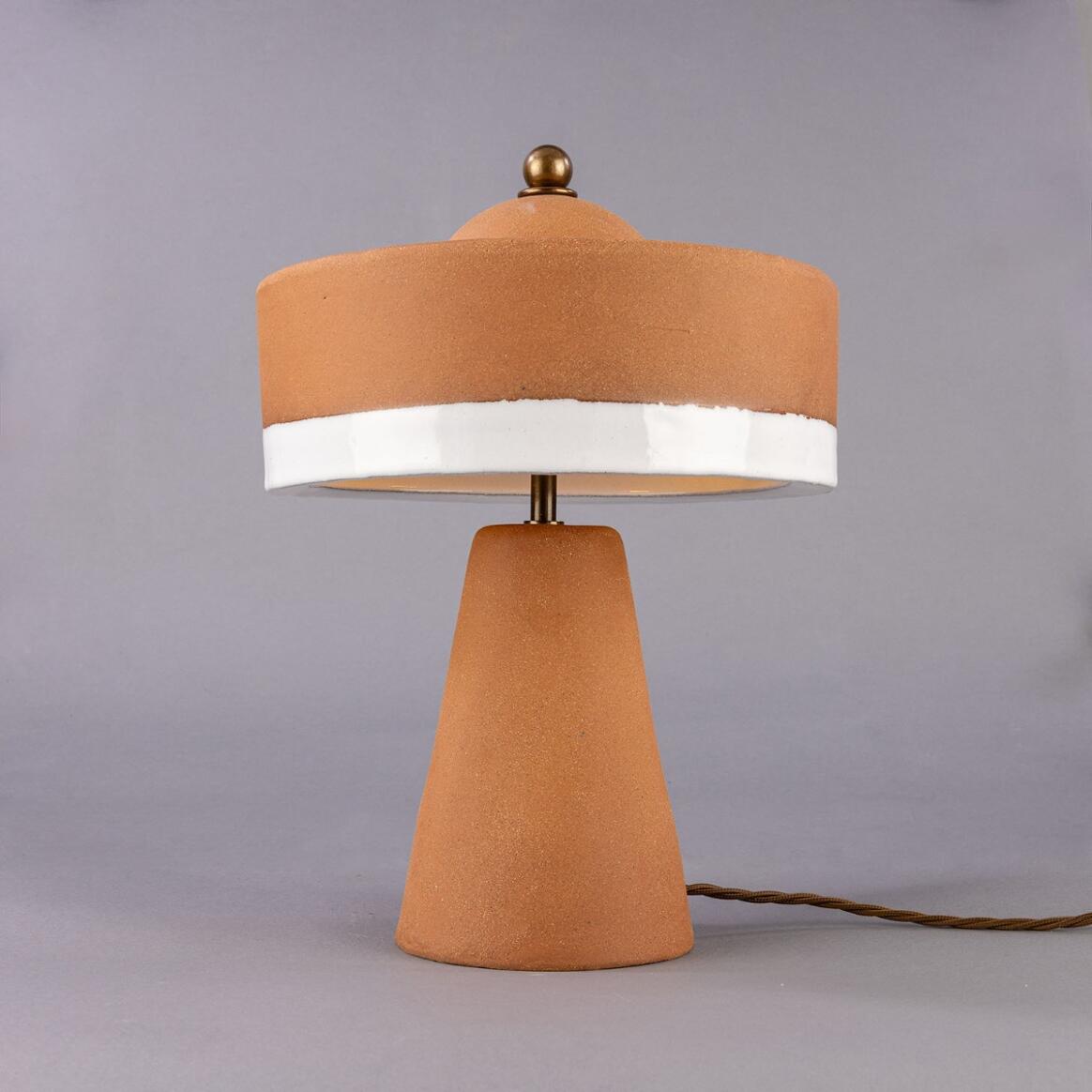 Lampe de table Seville en céramique de style moderne du milieu du siècle, terra cuite et glaçure blanche, 40 cm IP20 main product image