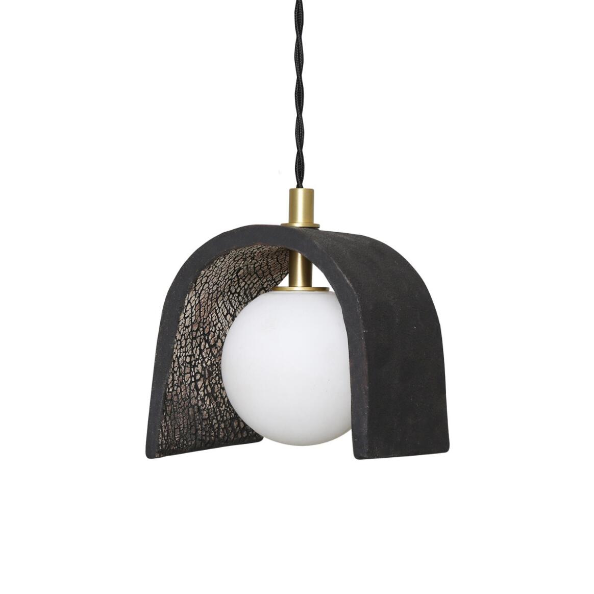 Suspension organique et minimaliste Tansy en céramique, argile noir main product image