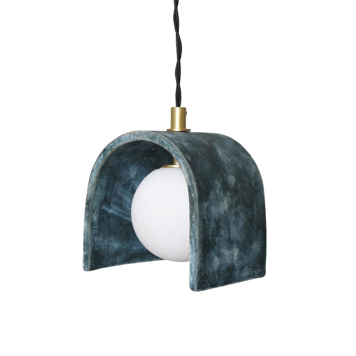 Suspension Tansy en céramique organique minimaliste, couleur bleu Terre  main product image
