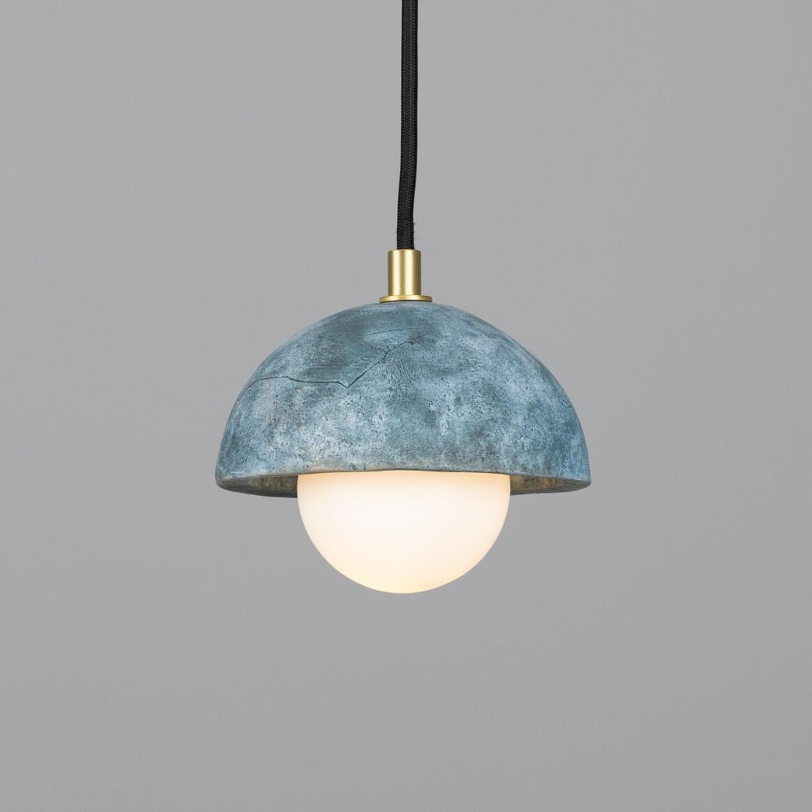 Ferox petite lampe dôme en céramique 14cm, bleu terre main product image