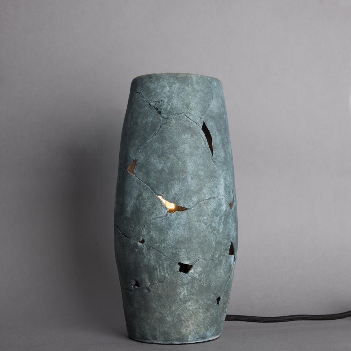Lampe de table rustique Carya en céramique, Bleu Terre main product image
