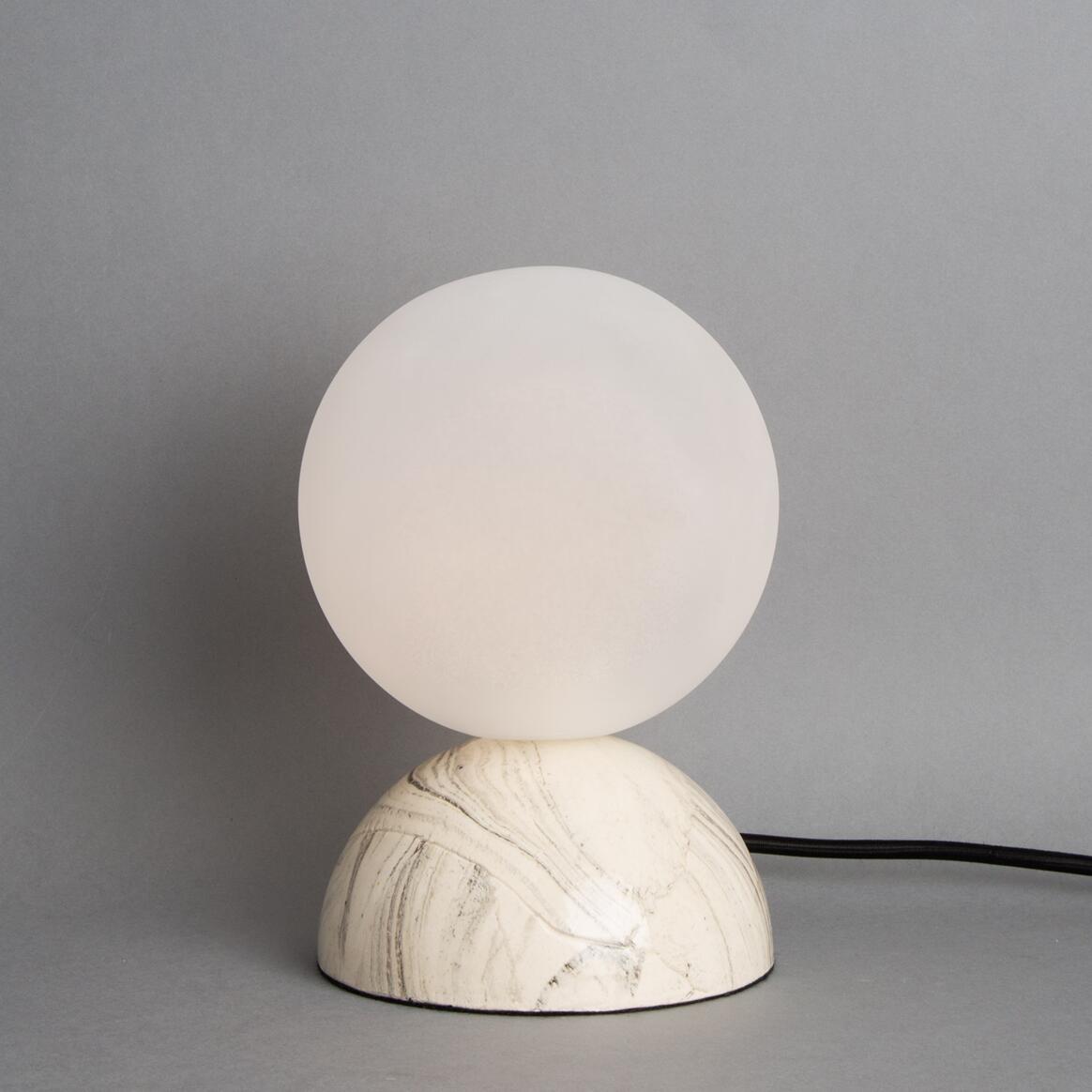 Lampe de table à boule en verre Ovata en céramique marbrée  main product image