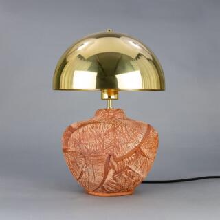 Lampe de table Lawson en céramique avec abat-jour à dôme en laiton, rouge fer
