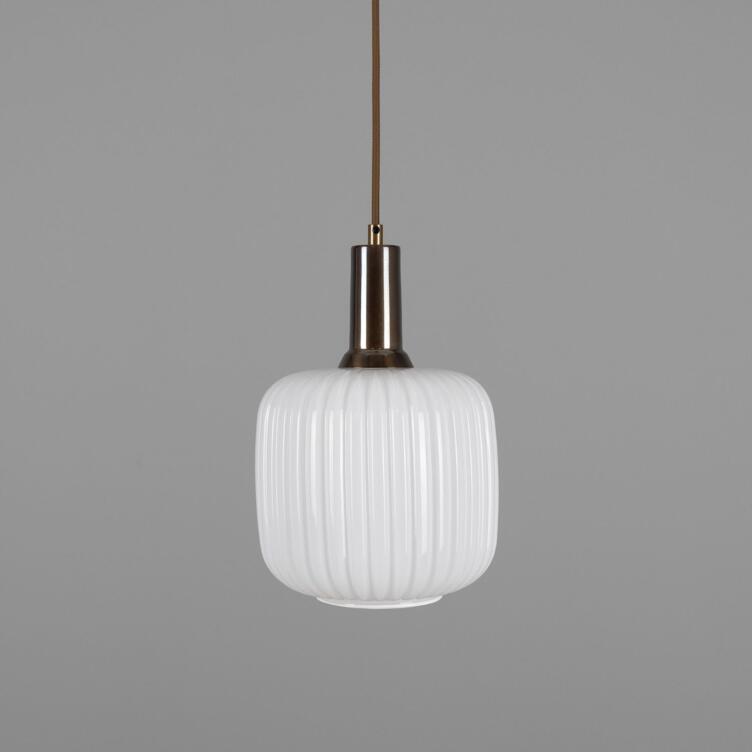 Suspension Nahla en verre strié et laiton, 20cm