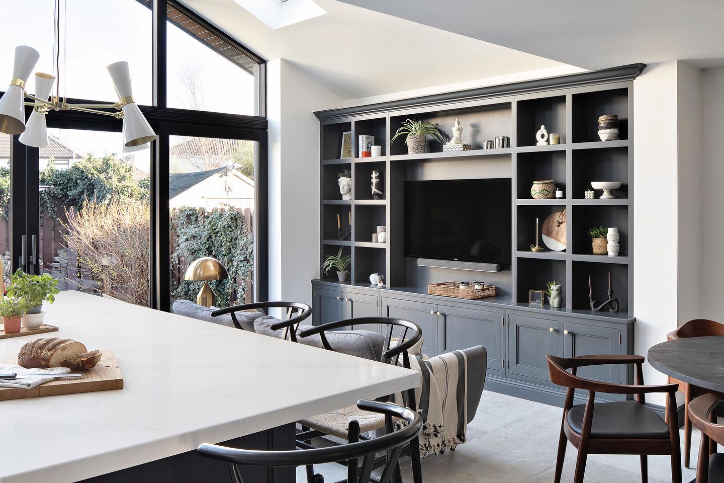 Modern kitchen by Geri Designs