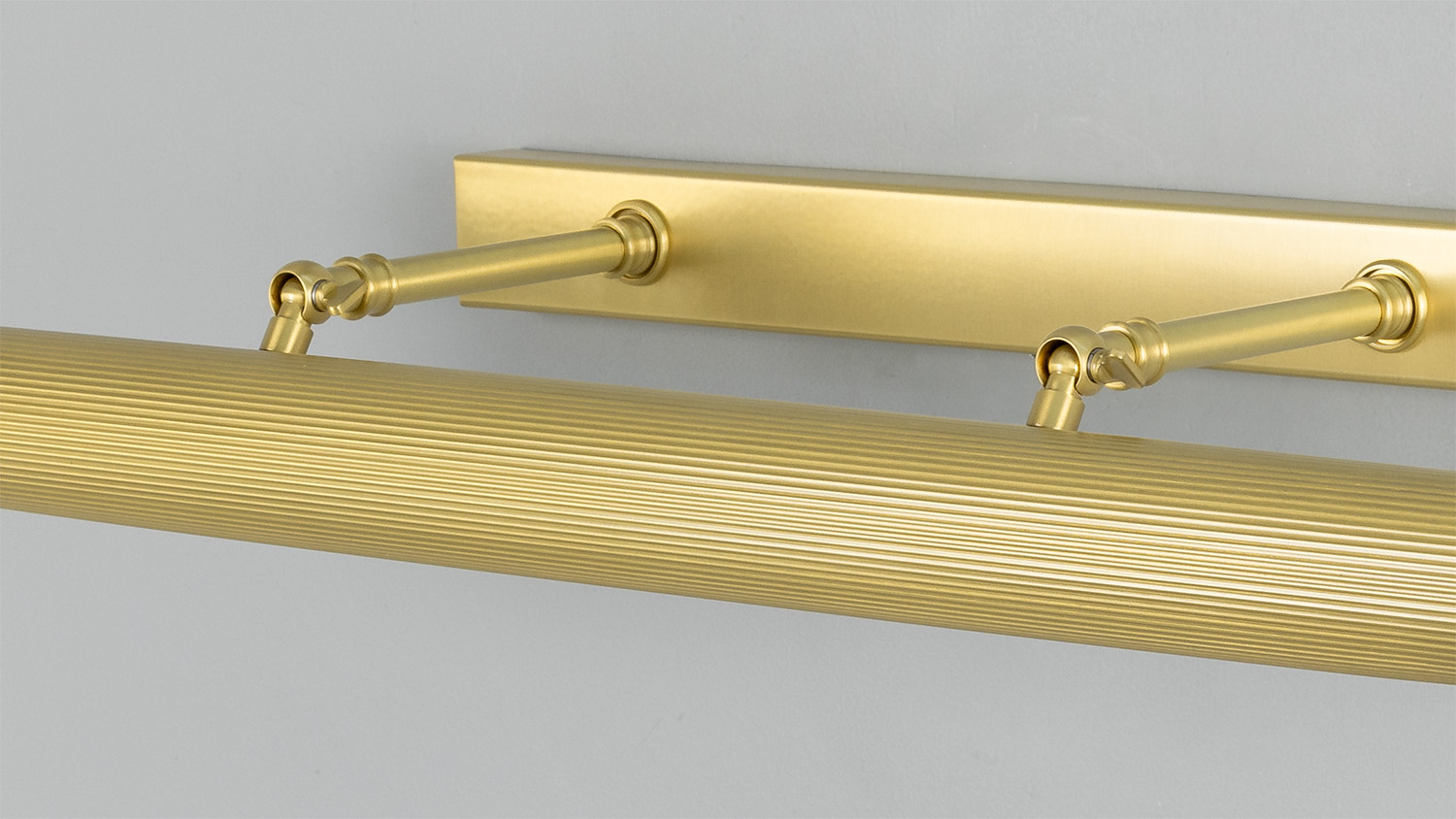 Cambridge Adjustable Reeded Brass Picture Light 60.5cm IP20