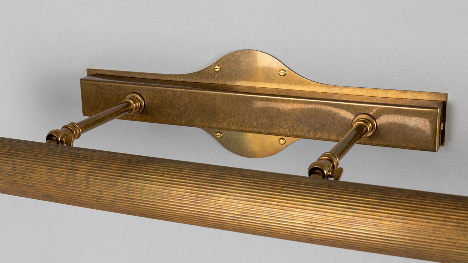 Bilbury Reeded Adjustable Brass Picture Light 24" IP20