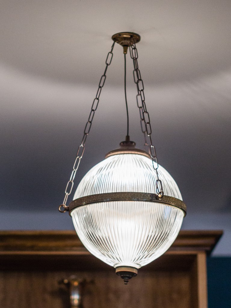 Featuring a prismatic glass shade, the Blaenau pendant light adds a victorian-style to this restaurant space.