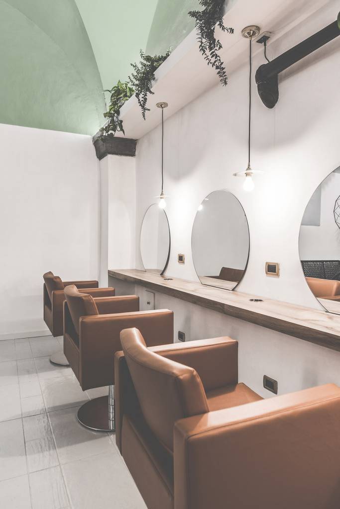 Minimalist Pendant Lights Add An Understated Beauty To This Italian Our Kigoma Pendant Lights Feature In Little Venice Hair Italy And Are Simple Yet Elegant