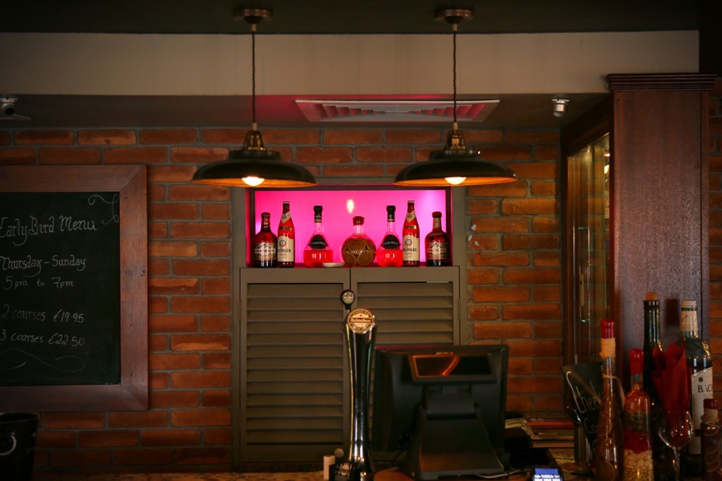 Mullan Lighting produces pendant light fixtures that will elegantly highlight any pub or restaurant space.