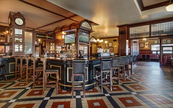 Mullan Lighting created a series of decorative lighting pieces for Waxy O'Connor's Irish Pub & Restaurant.