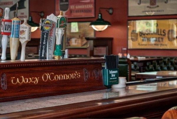 Mullan Lighting created a series of decorative lighting pieces for Waxy O'Connor's Irish Pub & Restaurant.